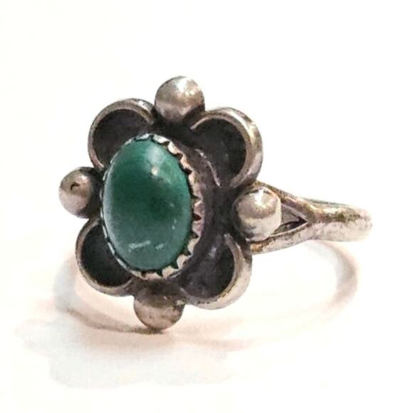 Vintage Navajo Turquoise Sterling Silver Ring - Picture 2 of 3